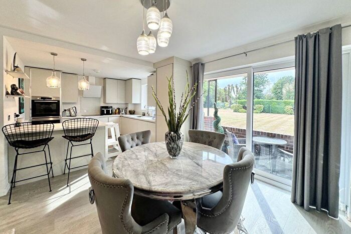 2 Bedroom Flat To Rent In Woodhurst North, Ray Mead Road, Maidenhead, SL6