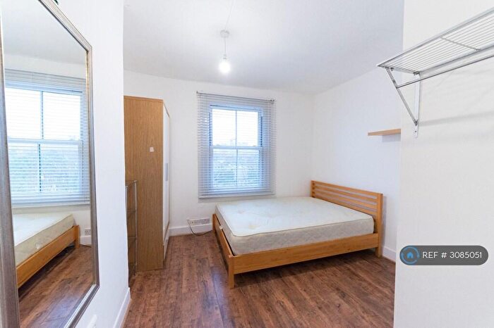Studio To Rent In Bonner Road, London, E2