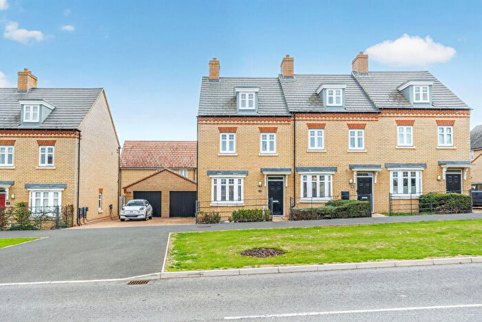 3 Bedroom Town House For Sale In Southern Cross, Wixams, MK42
