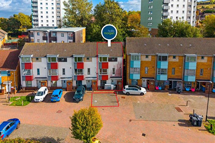3 Bedroom Terraced House For Sale In Modern Townhouse |, BS13