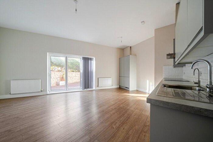 3 Bedroom Flat To Rent In Manor Drive North, New Malden, KT3
