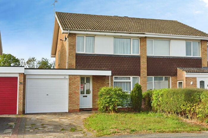 3 Bedroom Semi-Detached House For Sale In Pentlands, Fullers Slade, Milton Keynes, MK11