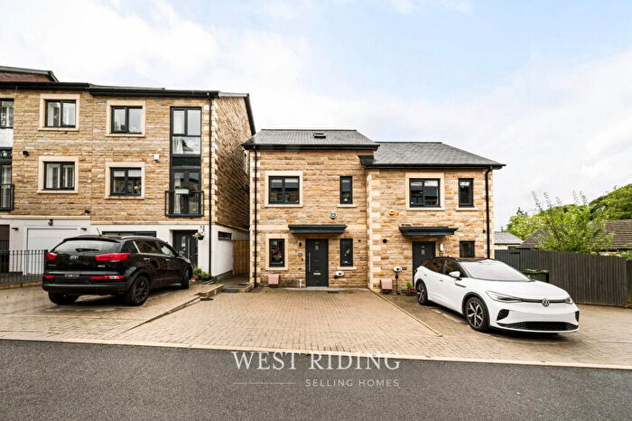 3 Bedroom Semi-Detached House For Sale In Bakestones Avenue, Delph, Saddleworth, OL3