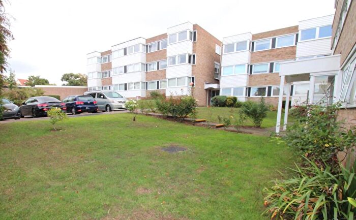 2 Bedroom Flat For Sale In Carlton Close, Upminster, Essex, RM14