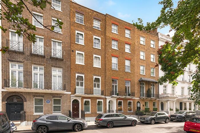 3 Bedroom Flat For Sale In Cadogan Place, London, SW1X