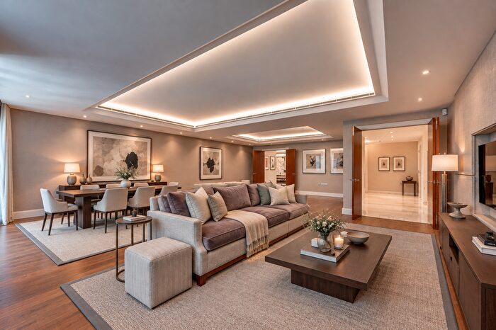 3 Bedroom Flat To Rent In Lancelot Place, SW7
