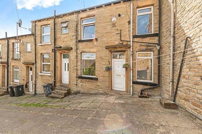 2 Bedroom End Of Terrace House For Sale In Thornhill Place, Brighouse, HD6