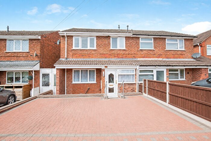 3 Bedroom Semi-Detached House For Sale In Birch Grove, Birchmoor, B78
