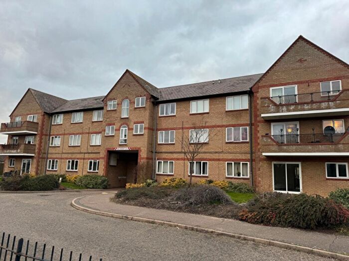 2 Bedroom Flat For Sale In Farnsworth Court, Fleet Way, Peterborough, PE2