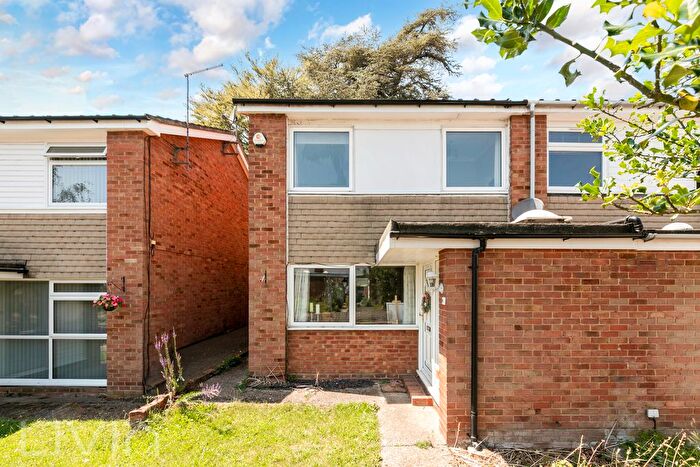 3 Bedroom Semi-Detached House For Sale In Nicola Close, South Croydon, Greater London, CR2
