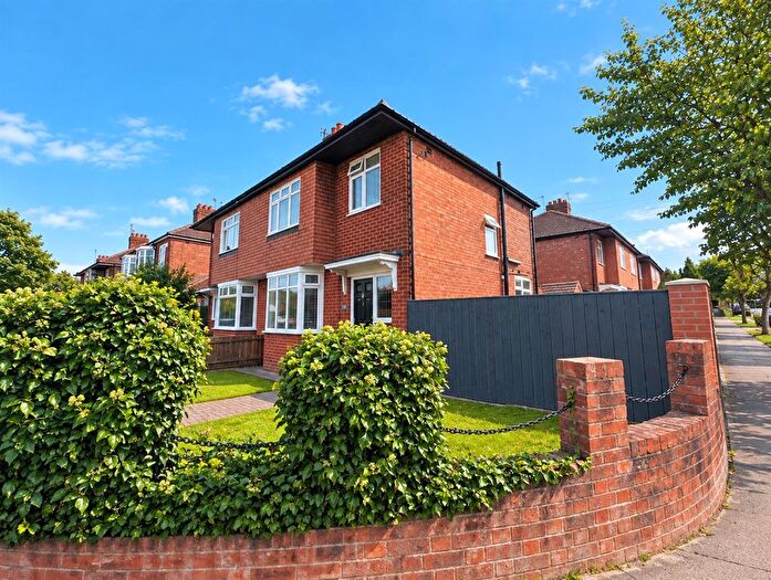 3 Bedroom Semi-Detached House For Sale In Staindrop Road, Darlington, DL3
