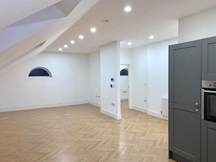3 Bedroom Apartment To Rent In Broad Street, Chesham, HP5