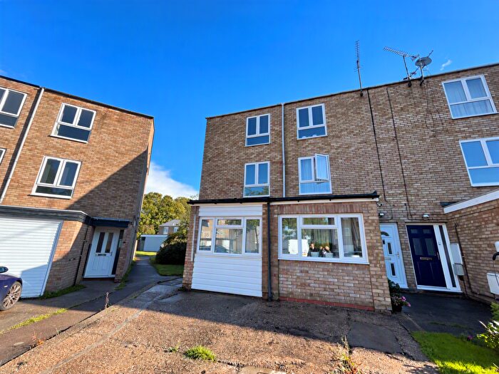 3 Bedroom House To Rent In Barton Crescent, Sydenham, CV31