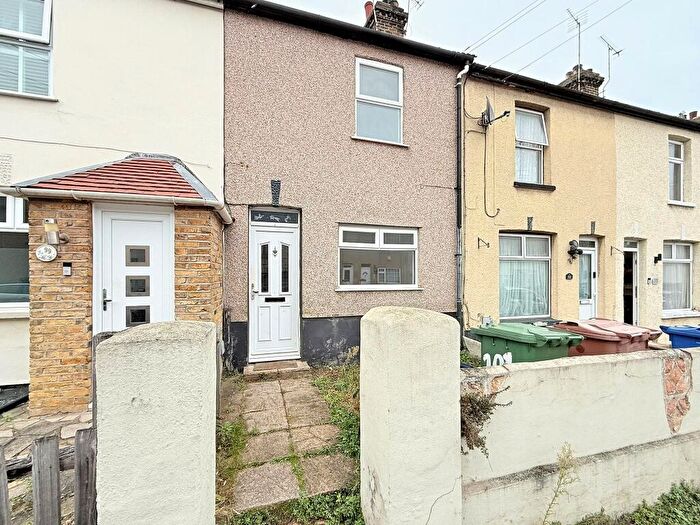 2 Bedroom Terraced House For Sale In William Street, Grays, RM17