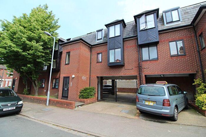 1 Bedroom Flat For Sale In Albany Court Dallow Road, Luton, LU1