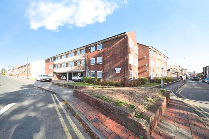 2 Bedroom Flat For Sale In Victoria Street, Dunstable, LU6