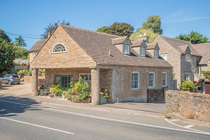 2 Bedroom Detached House For Sale In Bath Road, Tetbury, GL8