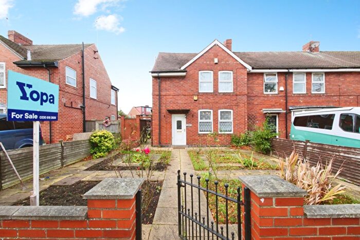 3 Bedroom End Of Terrace House For Sale In Burton Stone Lane, York, YO30