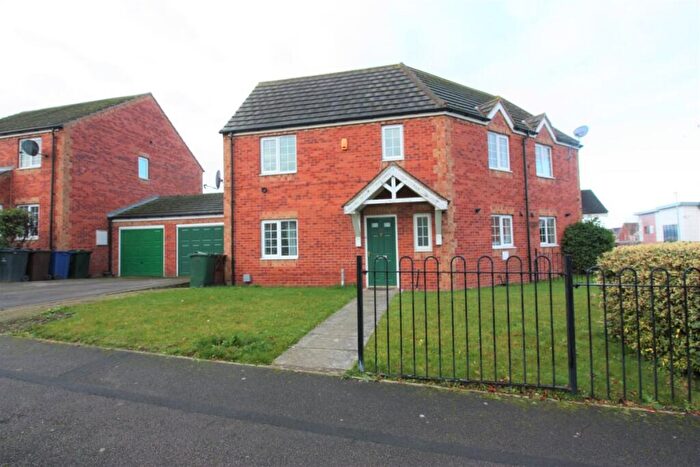 3 Bedroom Semi-Detached House To Rent In Oakroyd Crescent, Grimethorpe, S72