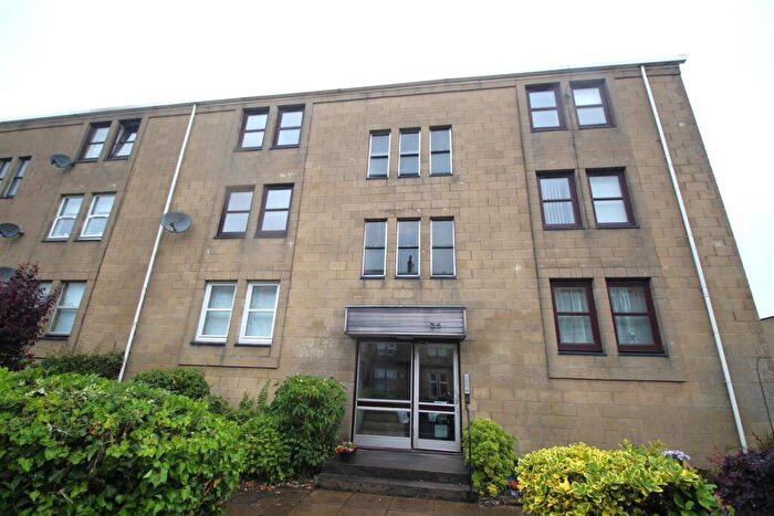 2 Bedroom Flat To Rent In Cardwell Road, Gourock, PA19