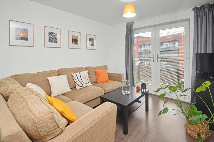 2 Bedroom Flat For Sale In Aire Quay, Hunslet, Leeds, West Yorkshire, LS10