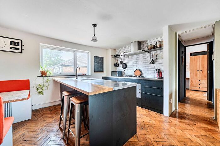 2 Bedroom Flat For Sale In Northlands Drive, Meriden Court Northlands Drive, SO23