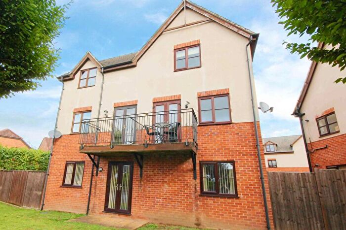 3 Bedroom Apartment For Sale In Village Close, Weaverham, CW8