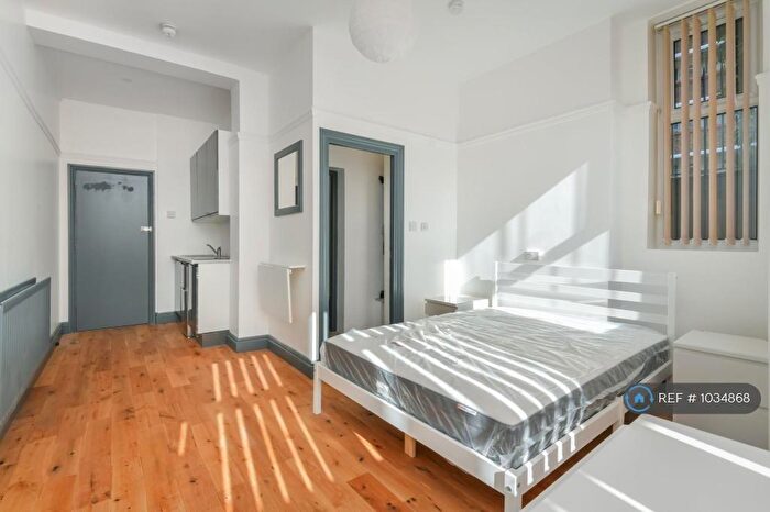 Studio To Rent In King & Queen Street, London, SE17