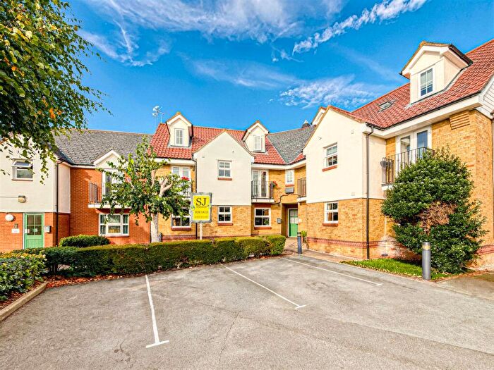 1 Bedroom Flat For Sale In Cherry Orchard, Southminster, CM0
