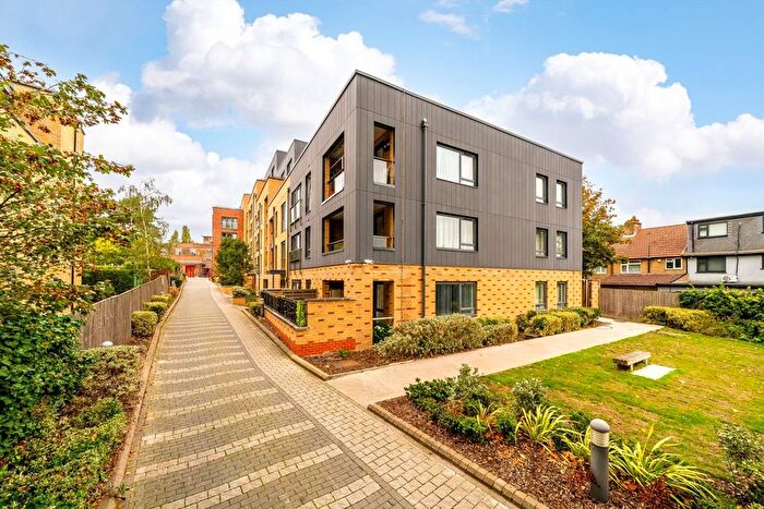 2 Bedroom Flat For Sale In London Road, Isleworth, TW7