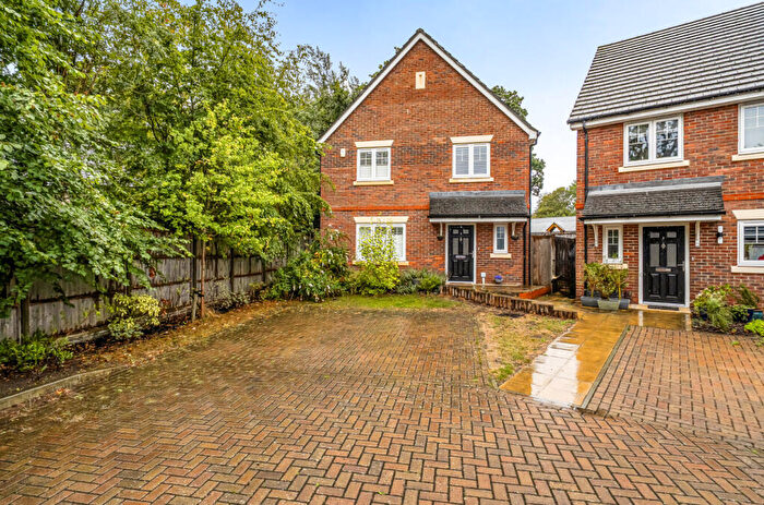 4 Bedroom Detached House For Sale In The Docks, Bracknell, Berkshire, RG12