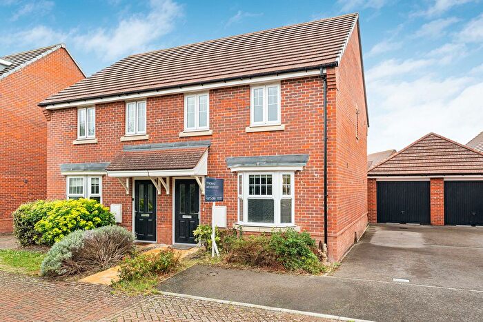 3 Bedroom Semi-Detached House For Sale In Plover End, Didcot, OX11
