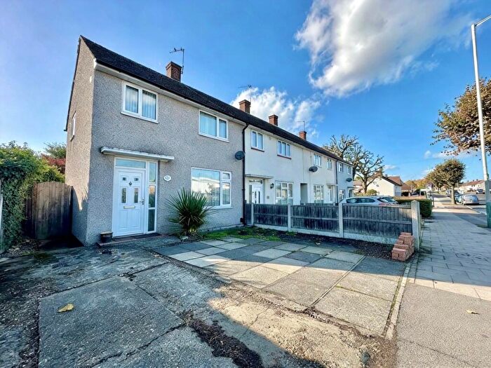 2 Bedroom End Of Terrace House For Sale In Gooshays Drive, Romford, RM3