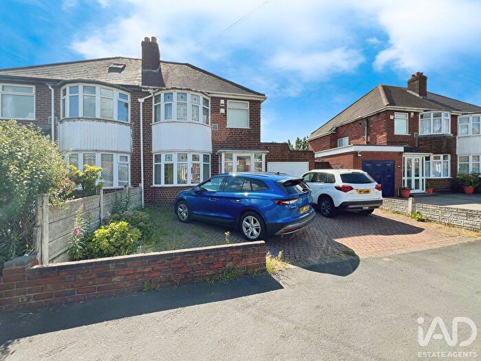 3 Bedroom Semi-Detached House For Sale In Cakemore Road, Rowley Regis, B65