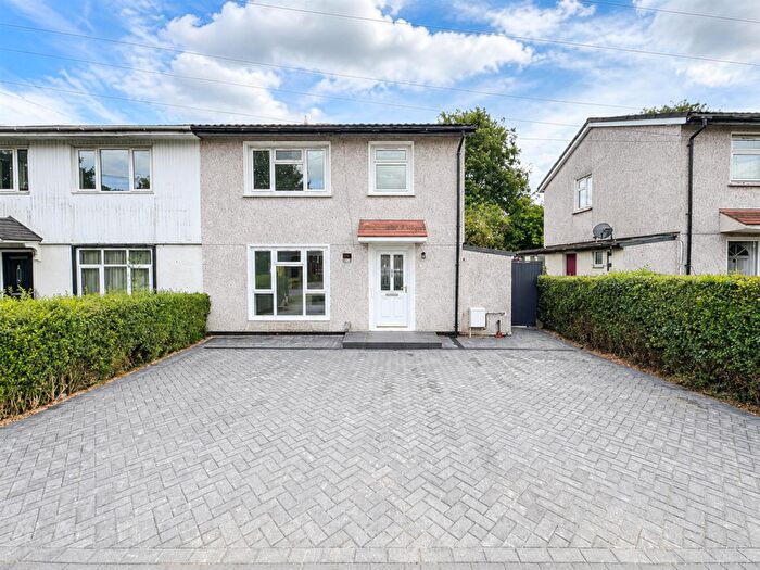 3 Bedroom Semi-Detached House For Sale In Welland Vale Road, Corby, NN17