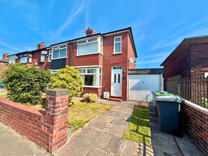 3 Bedroom Semi-Detached House For Sale In Kirby Avenue, Chadderton, OL9