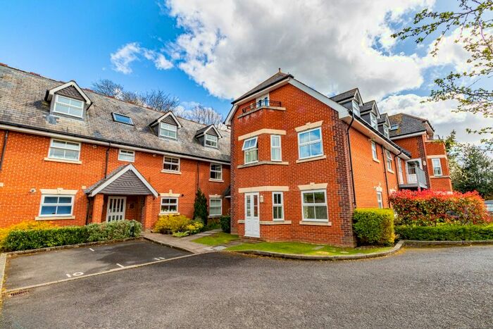 2 Bedroom Flat For Sale In Kilworth Court, Andover, SP10