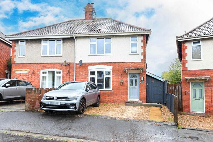 3 Bedroom Semi-Detached House For Sale In Studley Rise, Trowbridge, BA14
