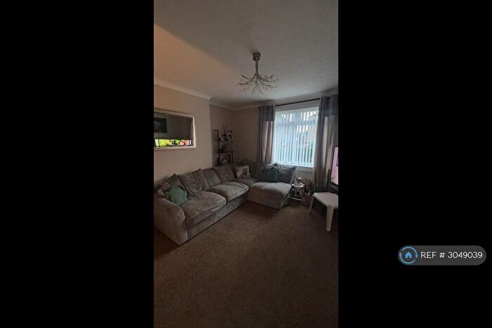 3 Bedroom Semi-Detached House To Rent In Mansionhouse Road, Falkirk, FK1