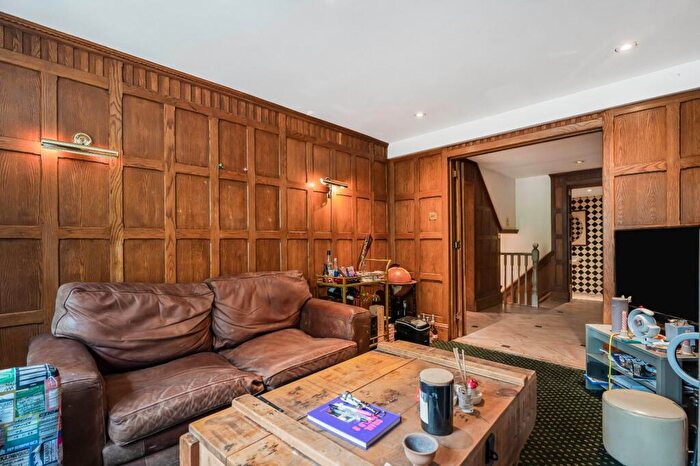 3 Bedroom Terraced House For Sale In Paradise Row, London, E2