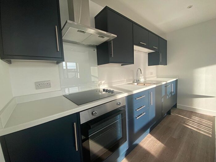 2 Bedroom Flat To Rent In Well Street, Bradford, West Yorkshire, BD1