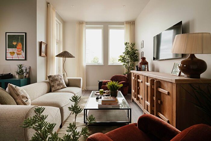 3 Bedroom Flat For Sale In Southmere, Thamesmead, Bexley, SE2