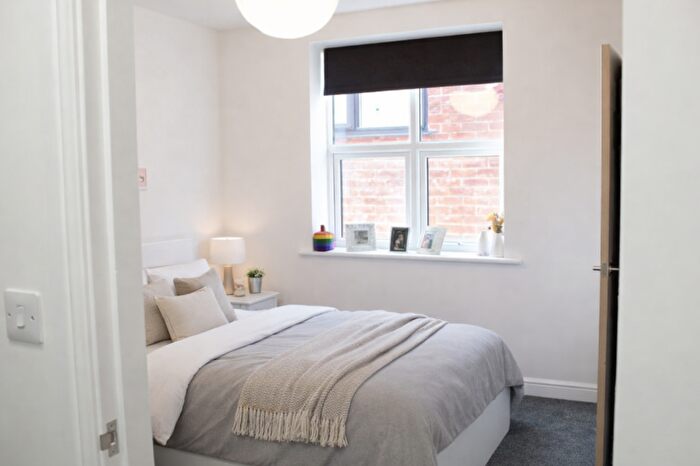 1 Bedroom Flat To Rent In High Street // Bed Apartment // June, LN5