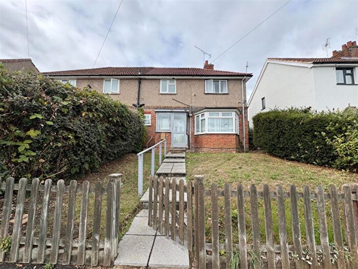 3 Bedroom Semi-Detached House To Rent In Lyndhurst Road, Tilehurst, Reading, RG30
