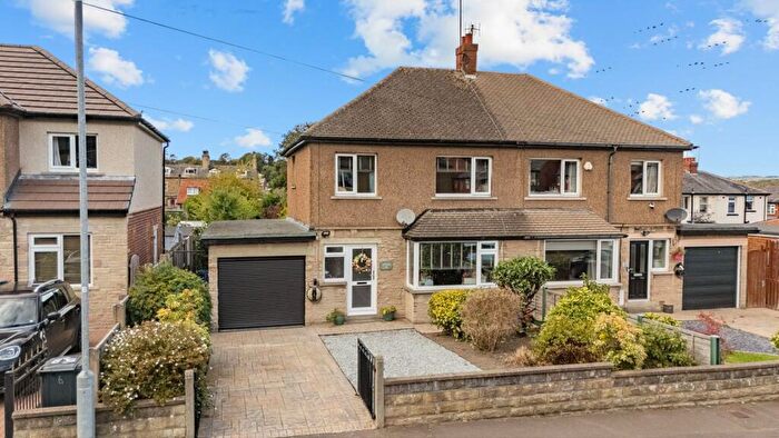 3 Bedroom Semi-Detached House For Sale In Scholey Avenue, Brighouse, HD6