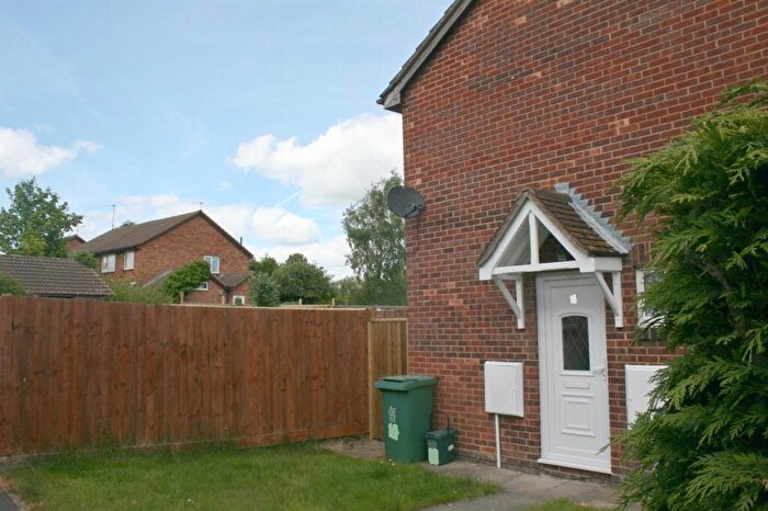 1 Bedroom House To Rent In Field Close, Aylesbury, HP20