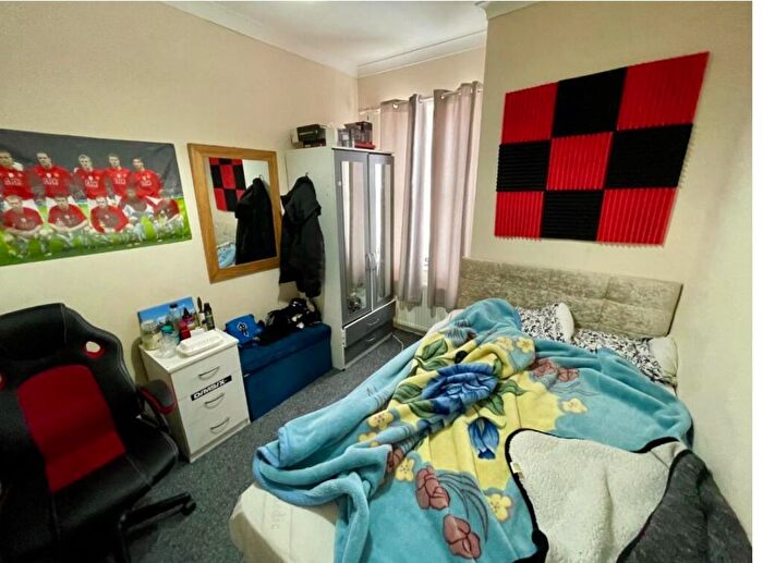 3 Bedroom Detached House For Sale In Vernon Road, Luton, LU1