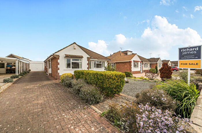 3 Bedroom Bungalow For Sale In Nindum Road, Colview, Swindon, SN3