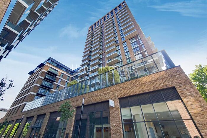 3 Bedroom Penthouse For Sale In Victory Parade, SE18