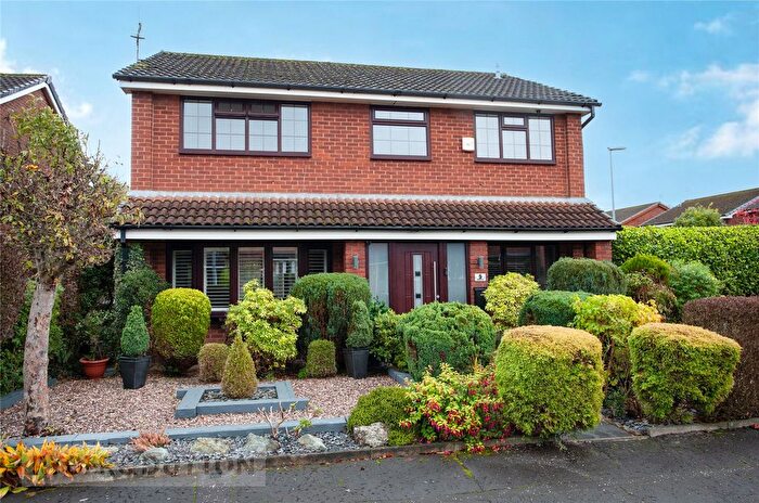 4 Bedroom Detached House For Sale In Oldbury Close, Hopwood, Heywood, Manchester, OL10